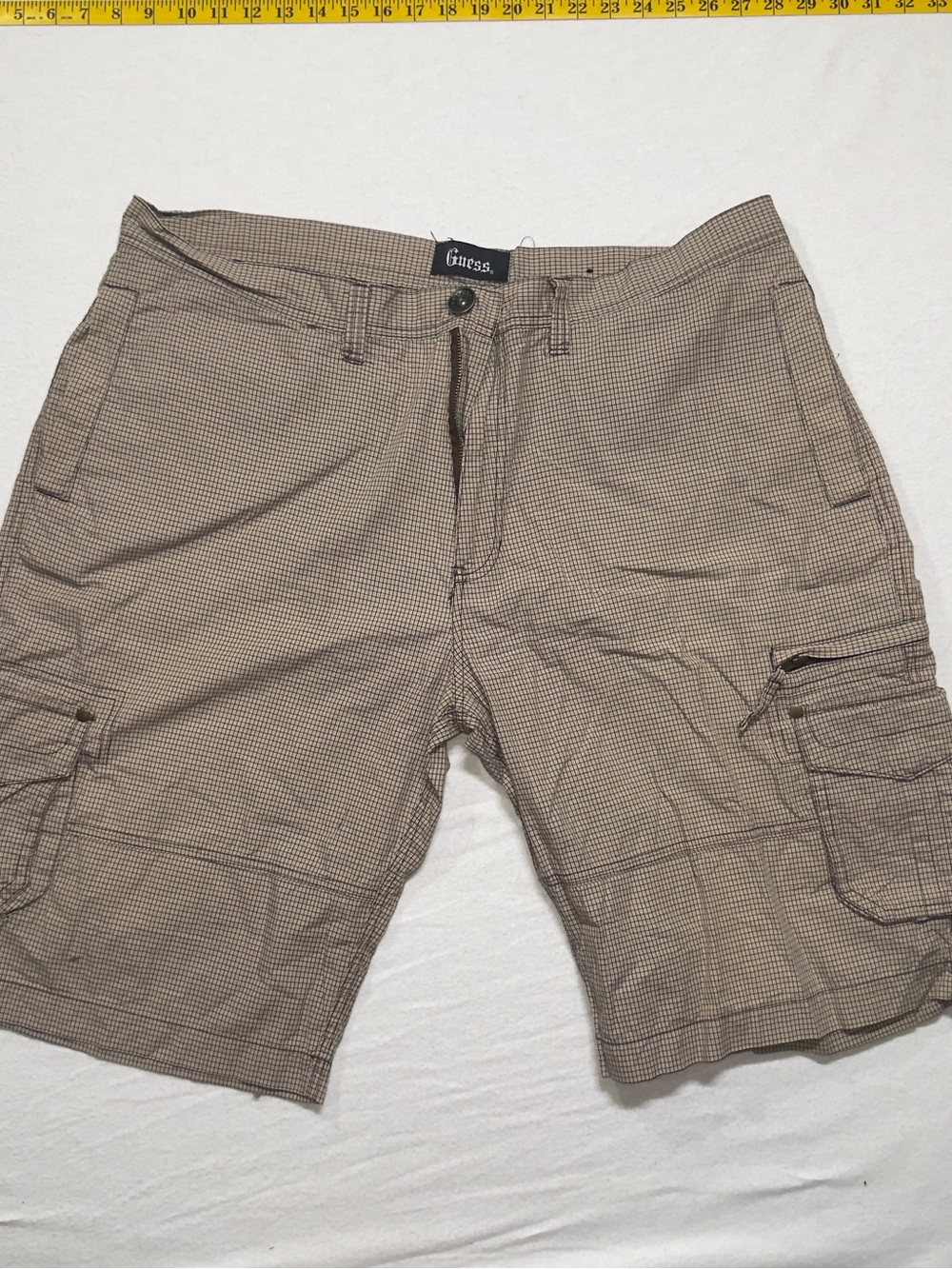2000s vintage Guess Men’s Tan Micro-Check Cargo Shorts
